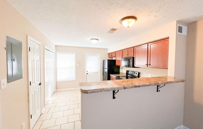 2 beds, 1.5 baths, $995, Unit 689-E Oliver Loop