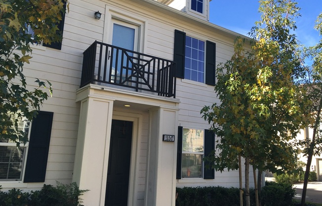 Columbus Square: 3 Bedroom 2.5 Bath Attached Townhome,