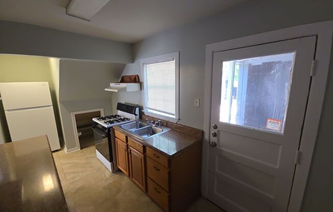 2 beds, 1 bath, $965