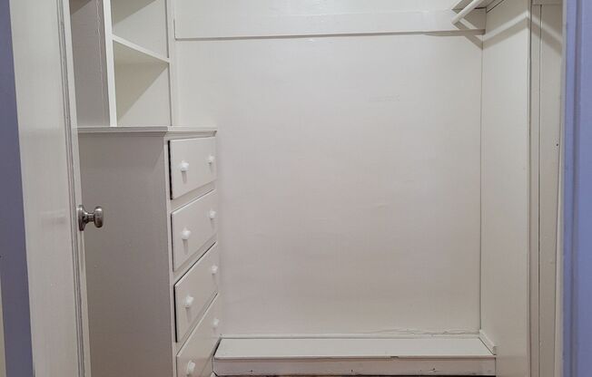 1 bed, 1 bath, 500 sqft, $1,045, Unit 528