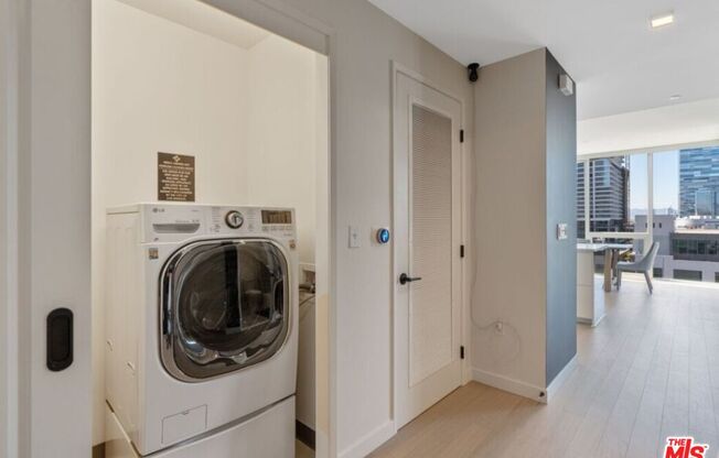 2 beds, 2 baths, 1,300 sqft, $4,300, Unit 1001