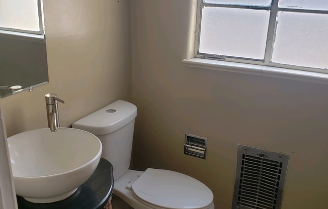 Studio, 1 bath, 500 sqft, $700