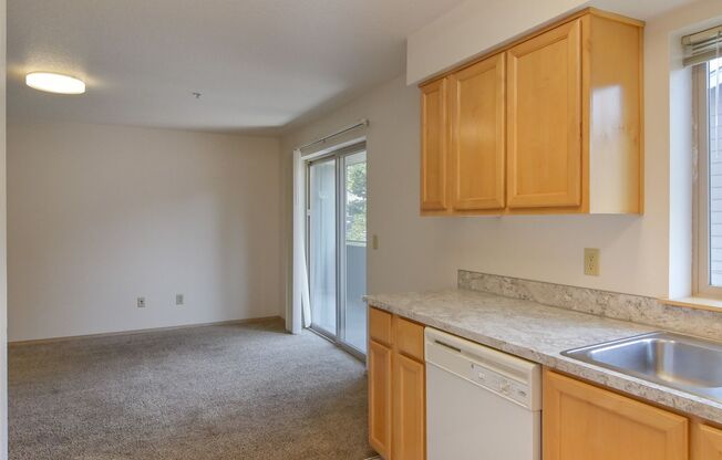 3 beds, 2 baths, $2,200, Unit 10