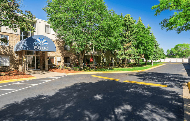 leasing office at fountains in the park apartments