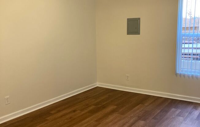2 beds, 1 bath, 918 sqft, $2,945, Unit 037