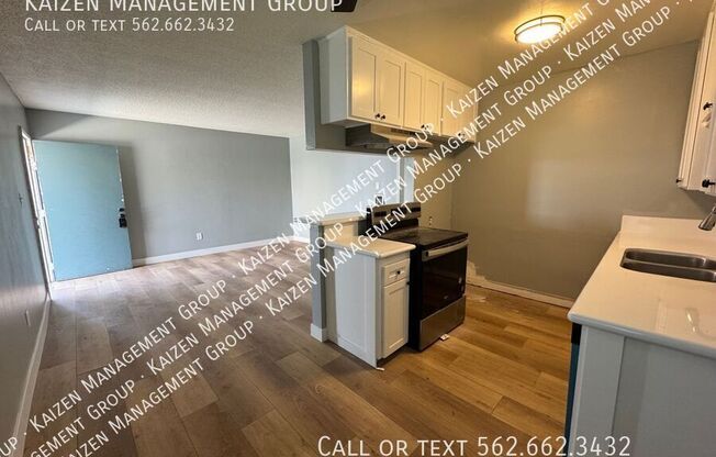 1090 WALNUT AVE