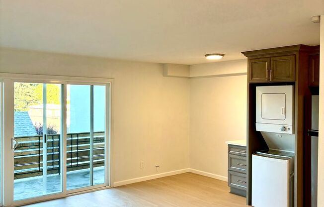 1 bed, 1 bath, 780 sqft, $2,800, Unit 14