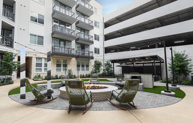 Southside Apartments Outdoor Firepit