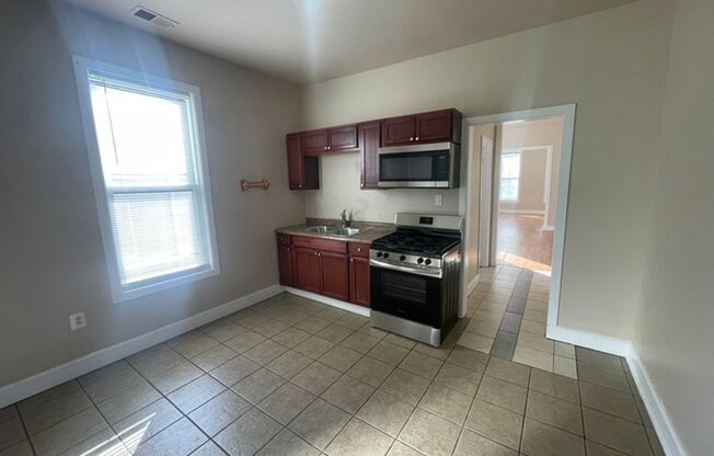 3 beds, 1 bath, $2,000, Unit 7927 # 2