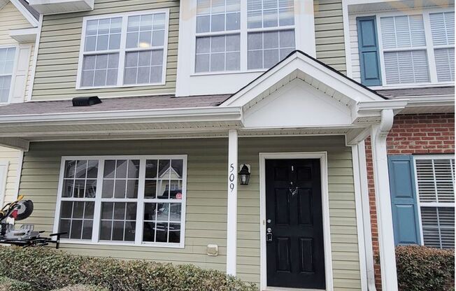 Townhouse close to Greensboro Airport