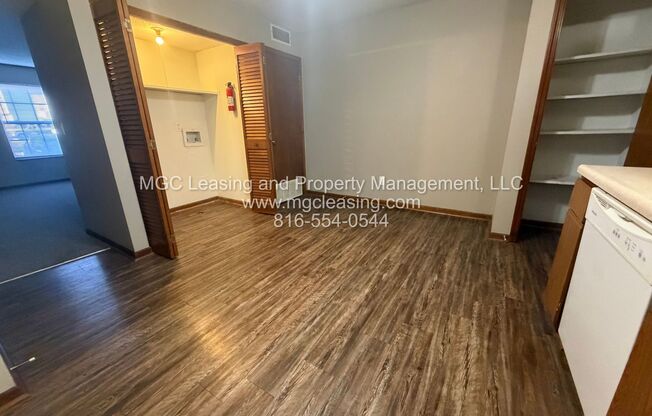 204-212 NW Woods Chapel Rd