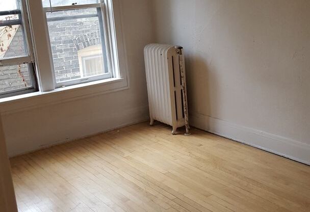 1 bed, 1 bath, $1,025, Unit 32