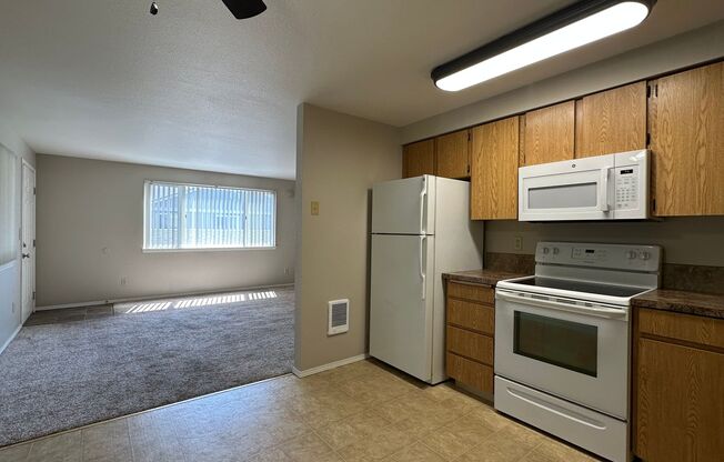 2 beds, 1 bath, 840 sqft, $1,295, Unit 74
