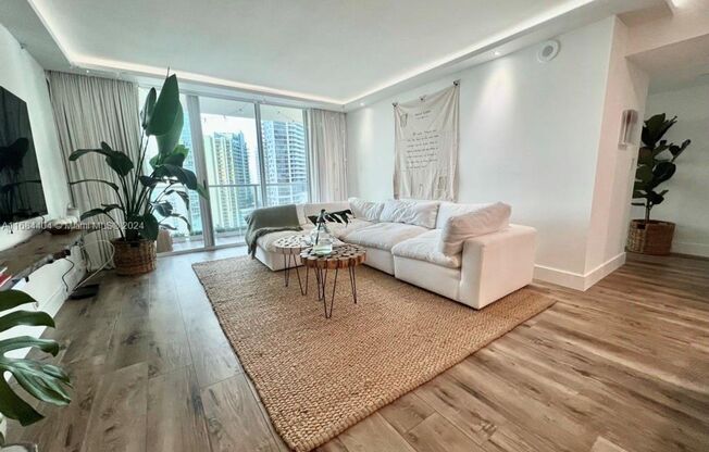 2 beds, 2 baths, 1,140 sqft, $4,700, Unit 1155 Brickell Bay Dr # 17-09