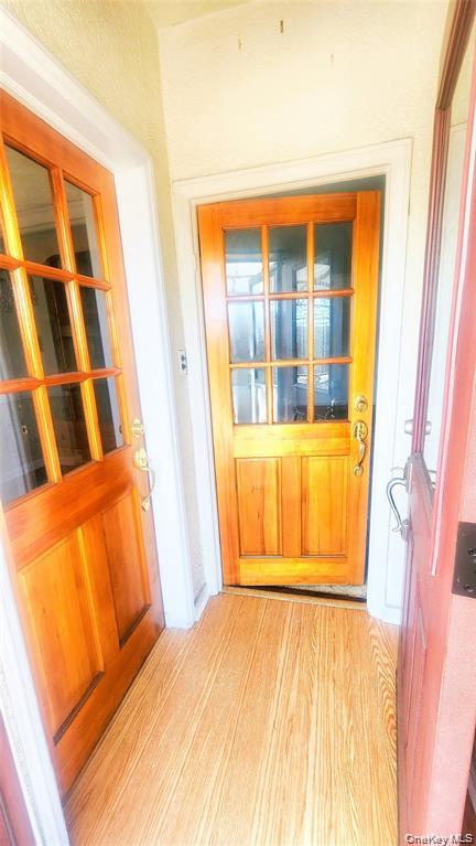 2 beds, 1 bath, 2,332 sqft, $3,000