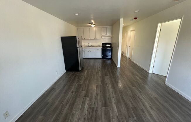 2 Bedroom/1.5 Bath in great location!