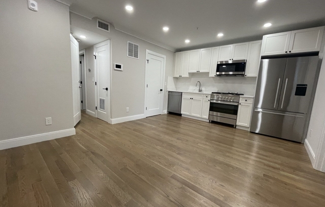 2 beds, 1 bath, 700 sqft, $3,800, Unit 3