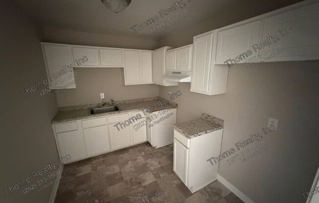 2 beds, 1 bath, $695, Unit 39