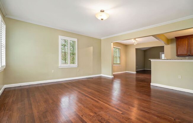 3 bdrm, 2 bath in Dearborn Park
