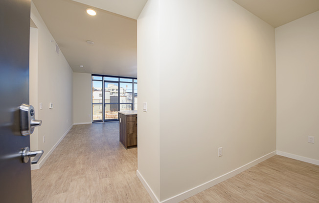 1 bed, 1 bath, 718 sqft, $3,599, Unit 909