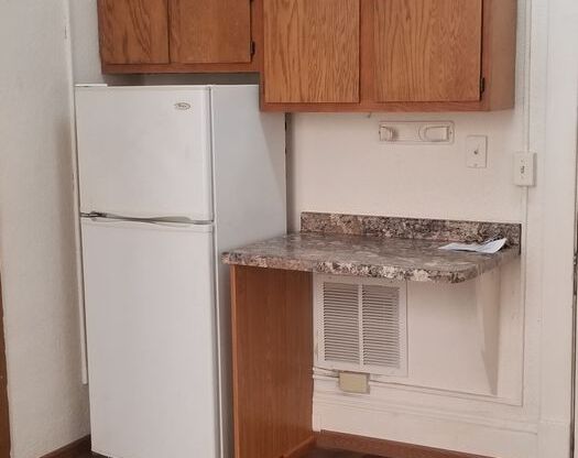 2 beds, 2 baths, 525 sqft, $695, Unit 230