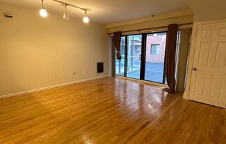 Spacious 2 bedroom 2 Bathroom with garage rental parking!