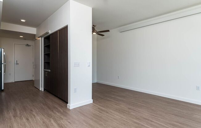 Studio, 1 bath, 520 sqft, $1,295, Unit 215