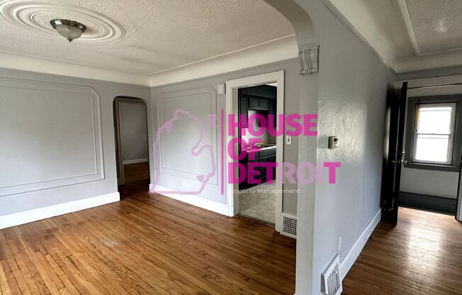 2 beds, 1 bath, 800 sqft, $850, Unit Upper