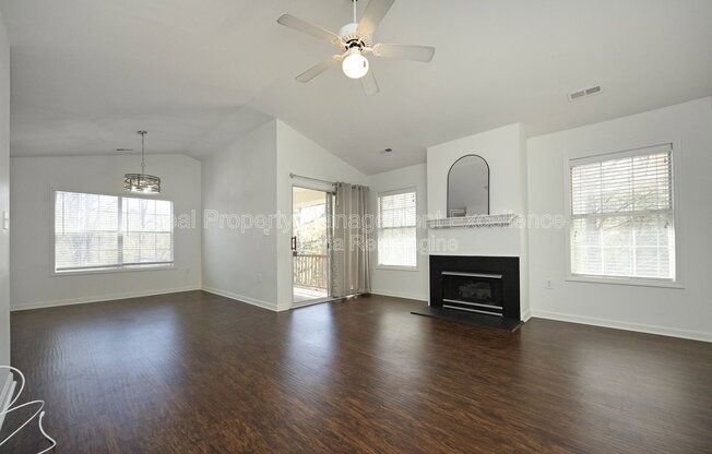 521 RENSHAW CT