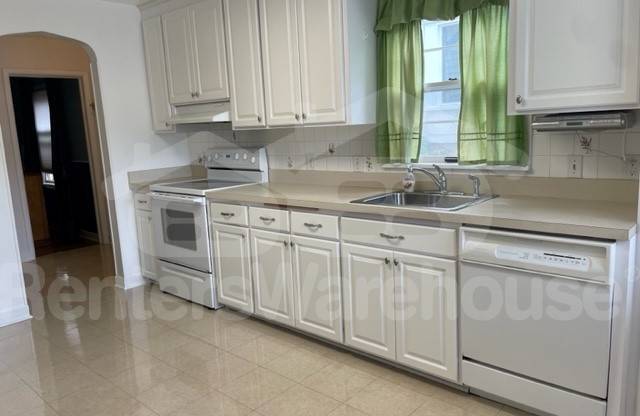 701 COTTAGE AVE W