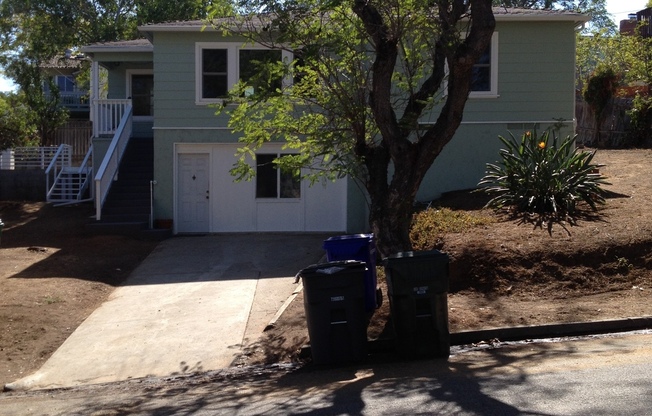 Beautiful 2bd/1ba Upstairs Duplex with a Huge Yard! All Utilities Included! Even Cable! Sorry NO PETS!!