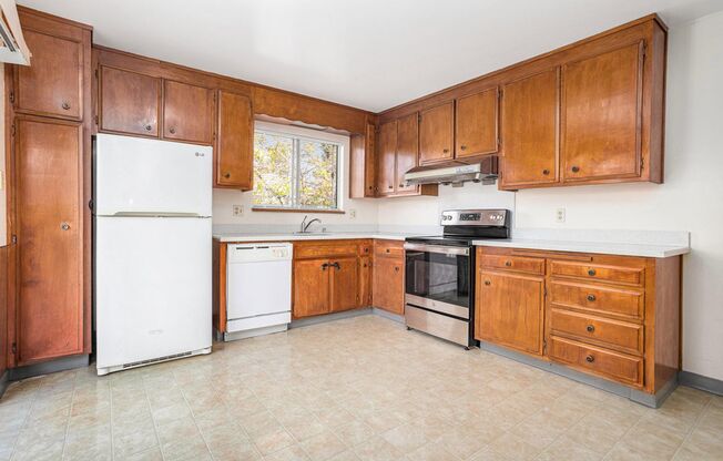 2 beds, 2 baths, $3,000, Unit 1372 Pearl St. #B