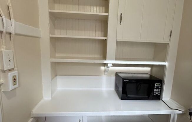 Studio, 1 bath, 280 sqft, $995, Unit A