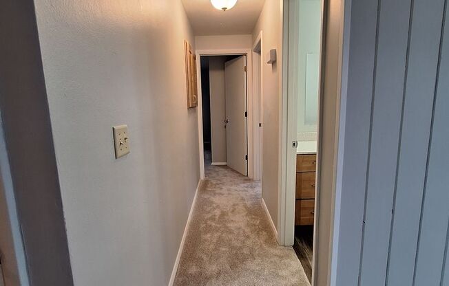 2 beds, 1 bath, $1,295, Unit 694 S. Olson Ave.