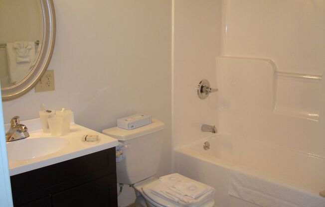 2 beds, 2 baths, 840 sqft, $2,600, Unit EL-222