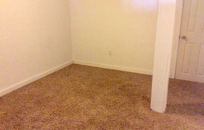 2 beds, 1 bath, $875, Unit #3