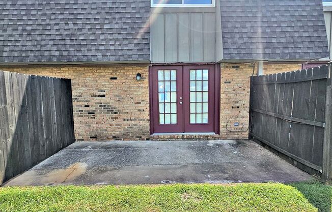 2 beds, 2.5 baths, 1,372 sqft, $995, Unit 10D