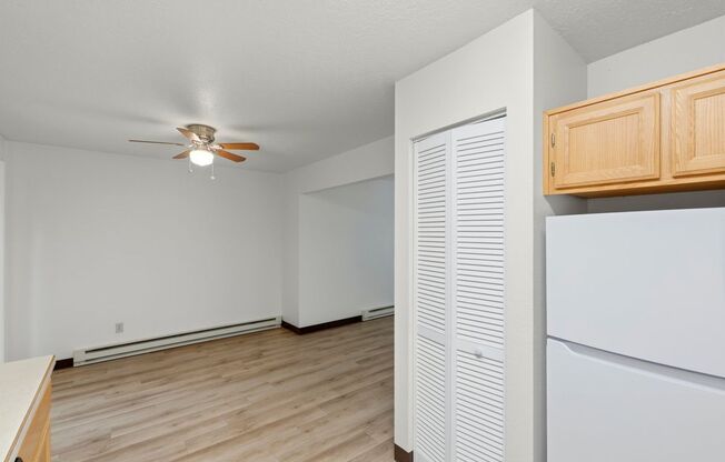 3 beds, 1 bath, 886 sqft, $1,575, Unit 16