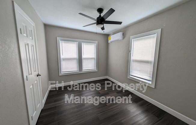 2202 E 7 ST