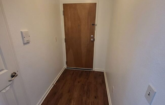 1 bed, 1 bath, 850 sqft, $1,050, Unit 8-802