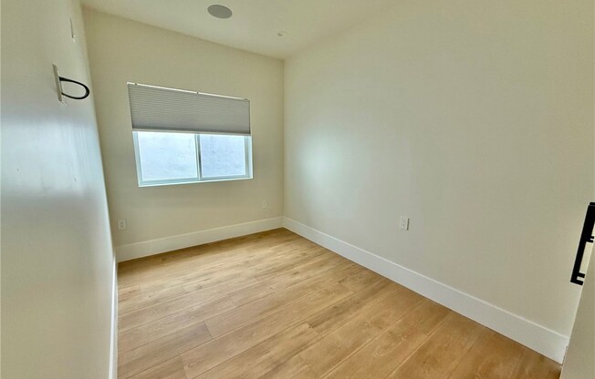 7508 1/2 CLAIRE AVE