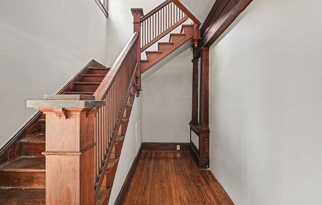 2 Bedroom / 2 Bath Second Floor Apartment in Sanford Available Now!