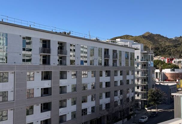 Studio, 1 bath, 925 sqft, $3,200, Unit 1616 - PH05