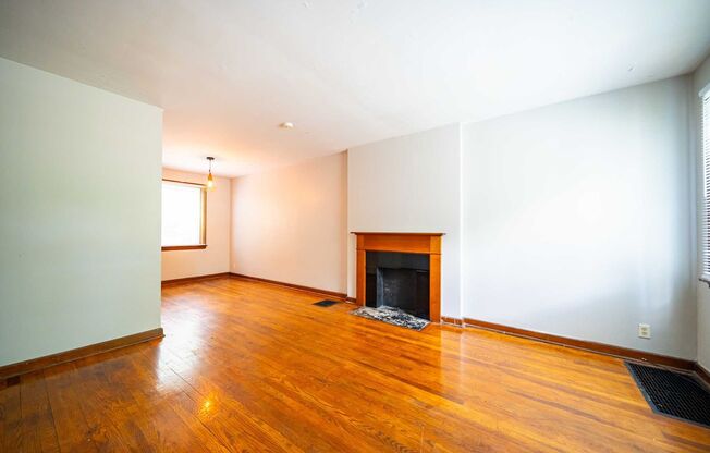 2 beds, 1 bath, $1,245, Unit 213