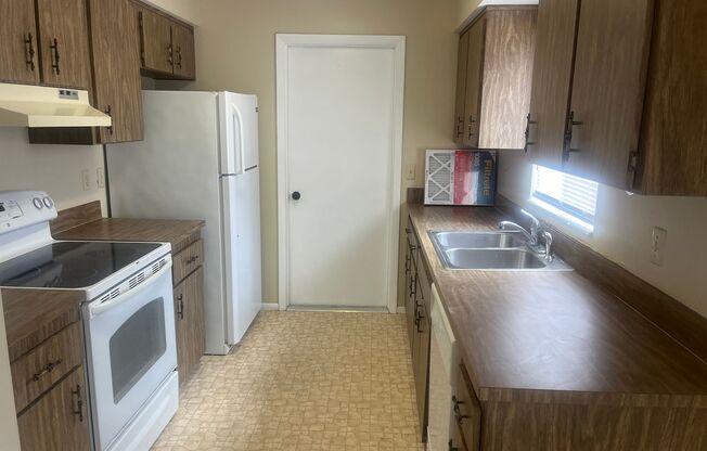 351 Hidden Lake Dr. Fantastic 3 bedroom, 2 bathroom single family home.