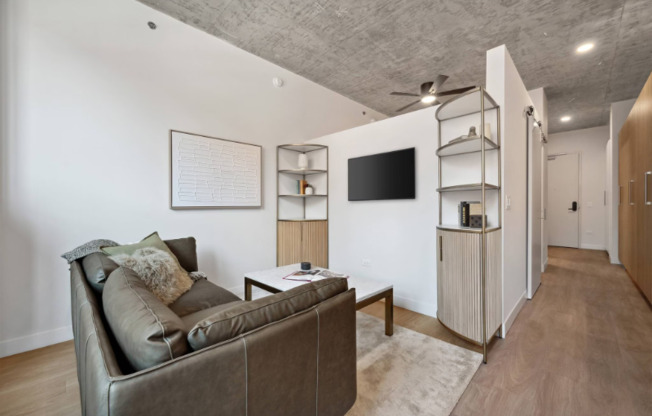 222 W INSTITUTE PL