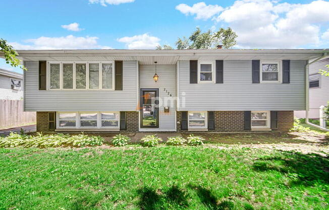 2124 MARTHA ST