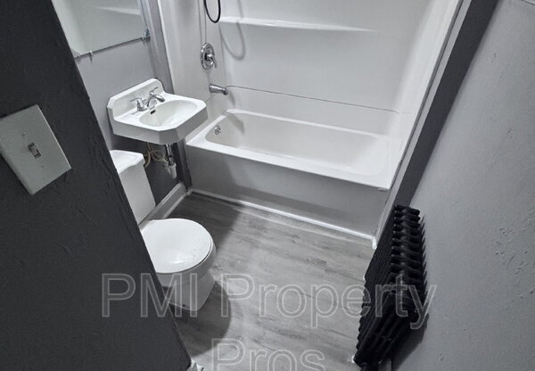 1562 S 7 ST
