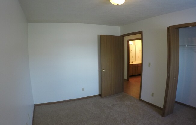 2 beds, 1 bath, 1,050 sqft, $1,095