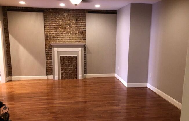 111 N Spring St, Apt 203